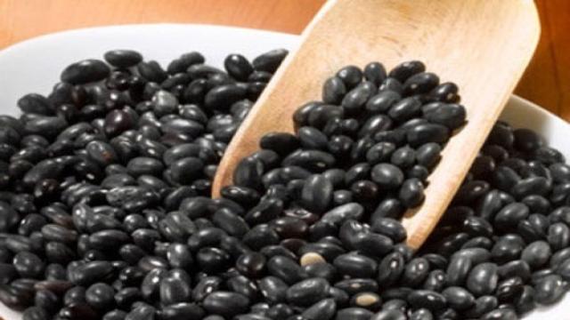 Nuốt 49 hạt đậu đen để chữa bệnh chỉ là bài thuốc dân gian được truyền miệng, người dân cần lưu ý trước khi áp dụng. Ảnh minh họa