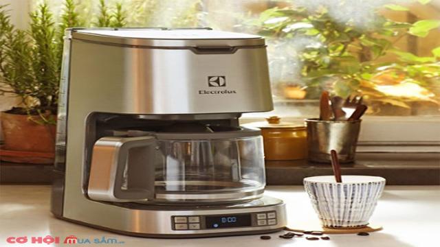 Máy Pha Cà Phê Electrolux Ecm7804S