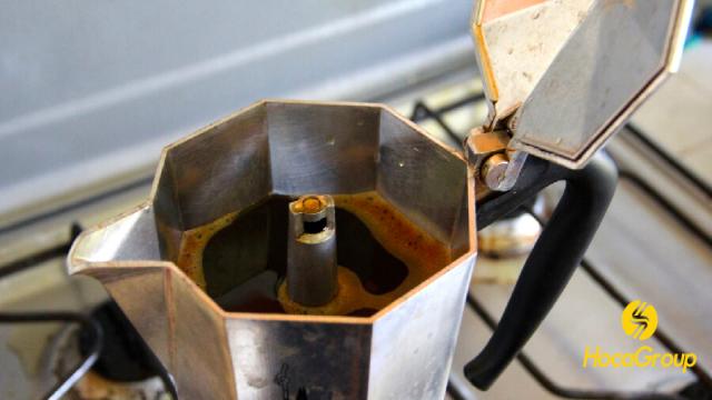 So Sánh Moka Pot Và Máy Pha Cà Phê